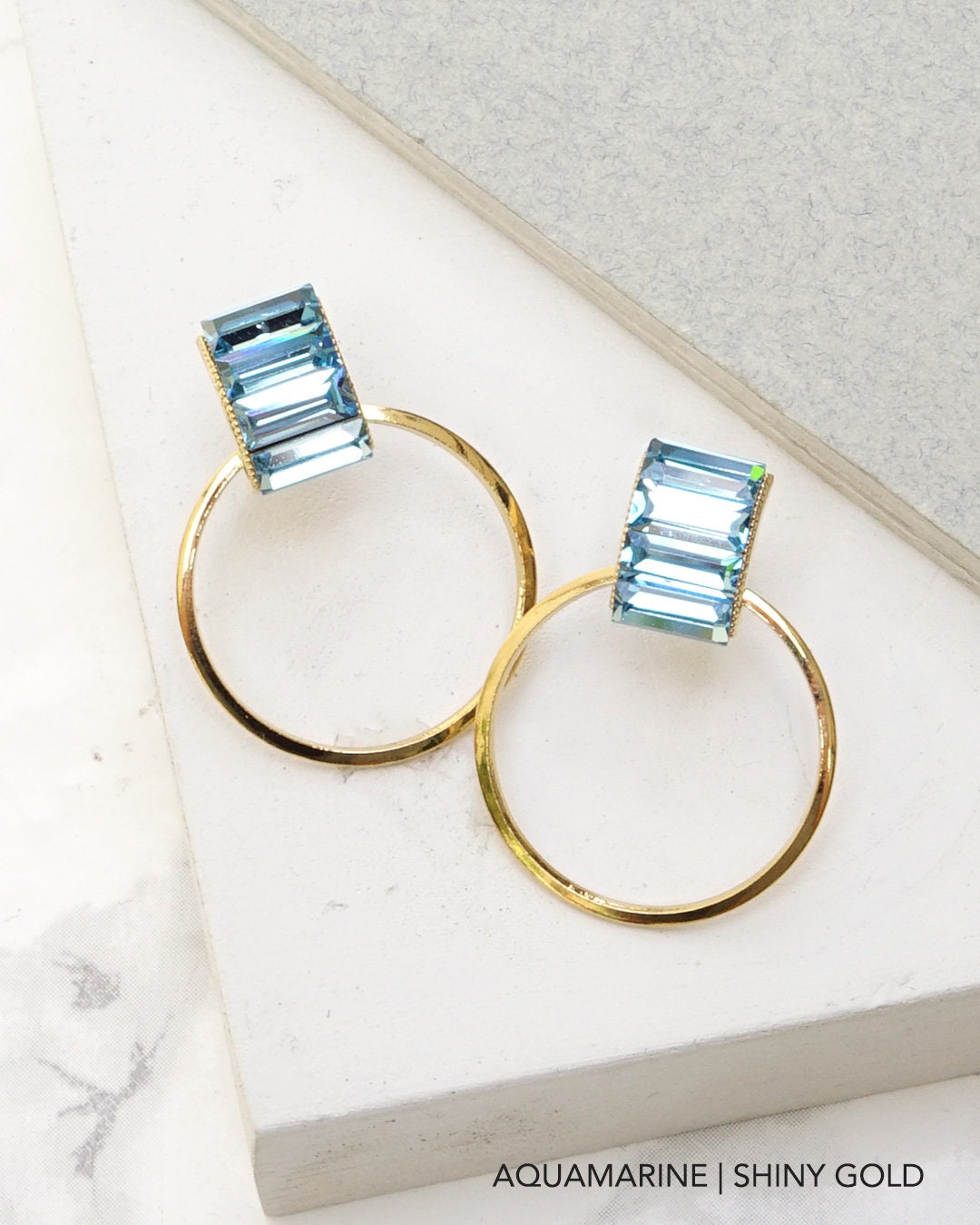 Blaue Ohrringe Frauen, Kreis Gold Ohrringe, Baguette Für Blautopas Minimalist von HelyDesigns