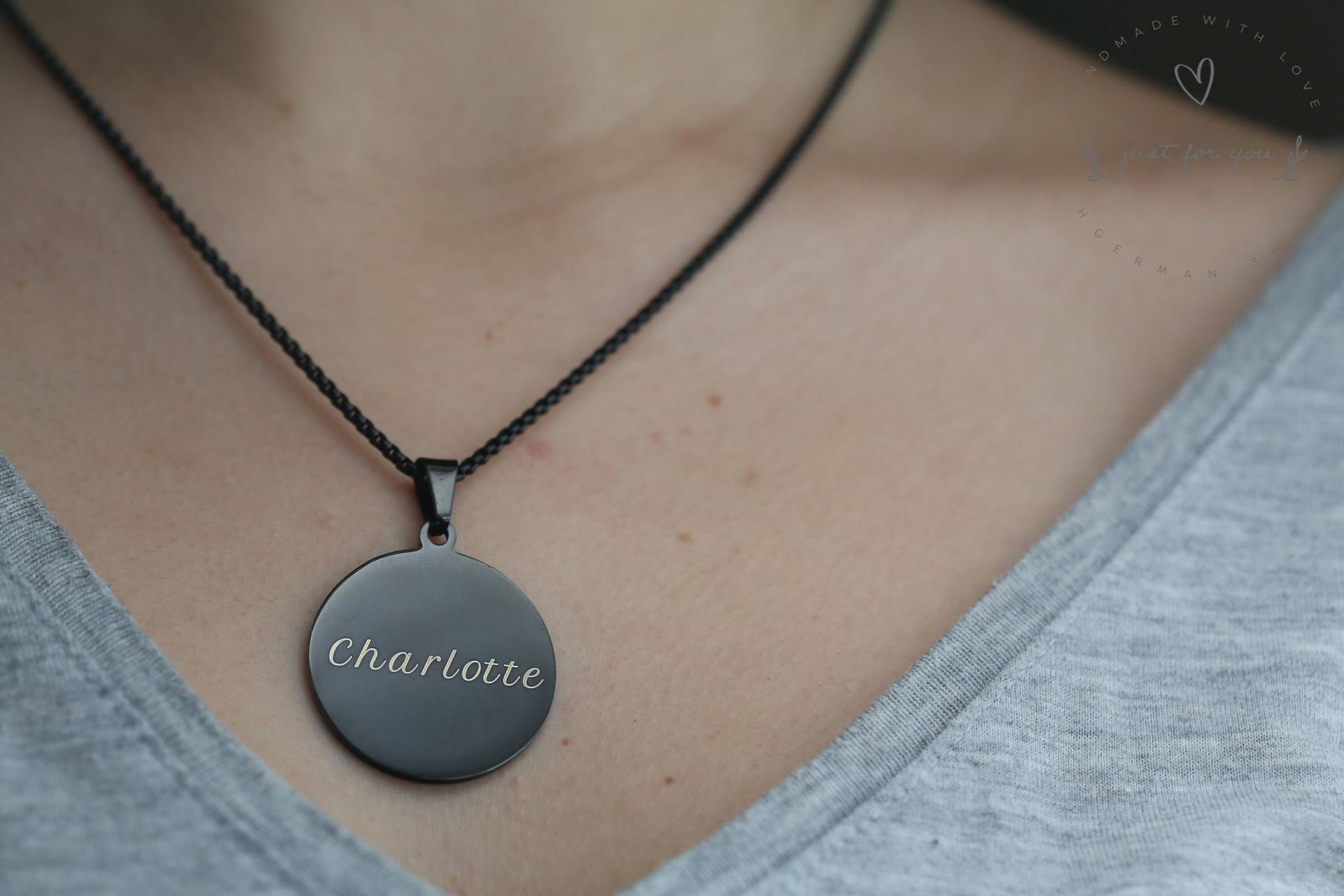 Personalisierte Gravur Halskette, Scheibe Namenskette, Handgemachter Schmuck, Geschenke Personalisiert, Schwarze Für Sie von HgermanShop