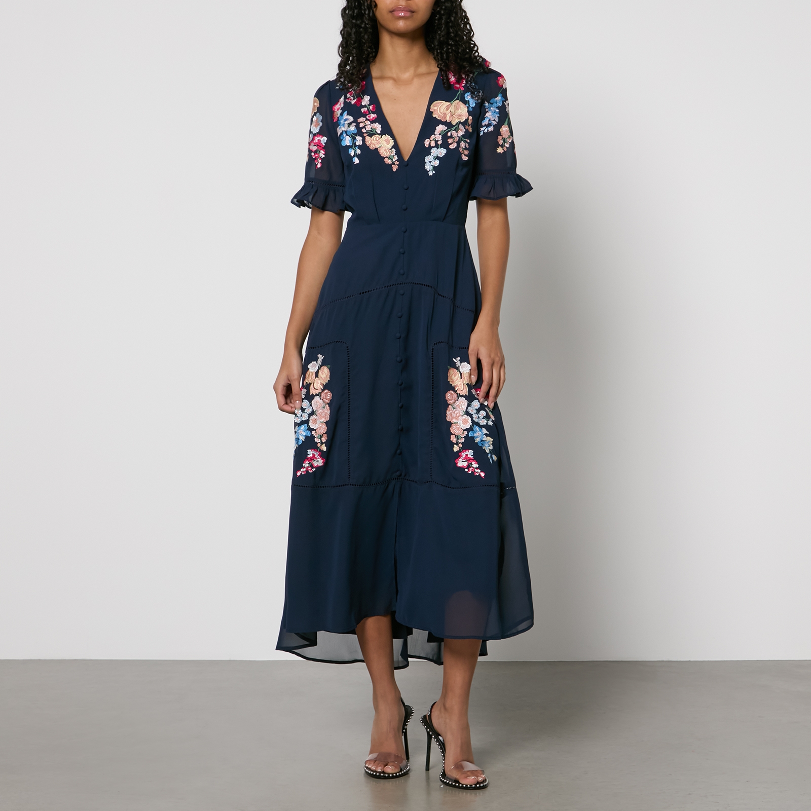 Hope & Ivy Clarice Embroidered Chiffon Maxi Dress - UK 6 von Hope & Ivy