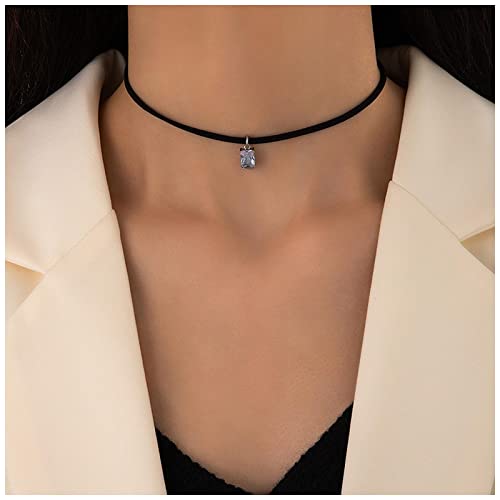 Inateannal Schwarzer Samt Choker Halskette Quadratischer Kristall Anhänger Halskette Gothic Samt Edelstein Halskette Schwarzes Wildleder Choker Halskette Kettenschmuck Für Frauen Und Mädchen Geschenke von Inateannal