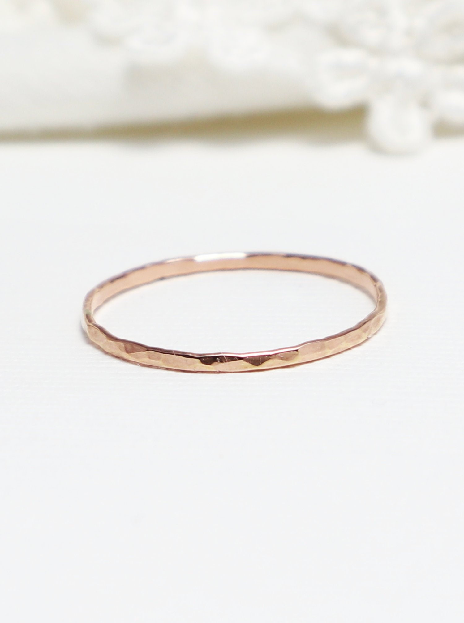 Gehämmert Gold Ring, Gehämmerte Ringe Für Frauen, Minimalist 14K Roségold Gefüllt | Fröhlichkeit Ring von IrresistiblyMinimal