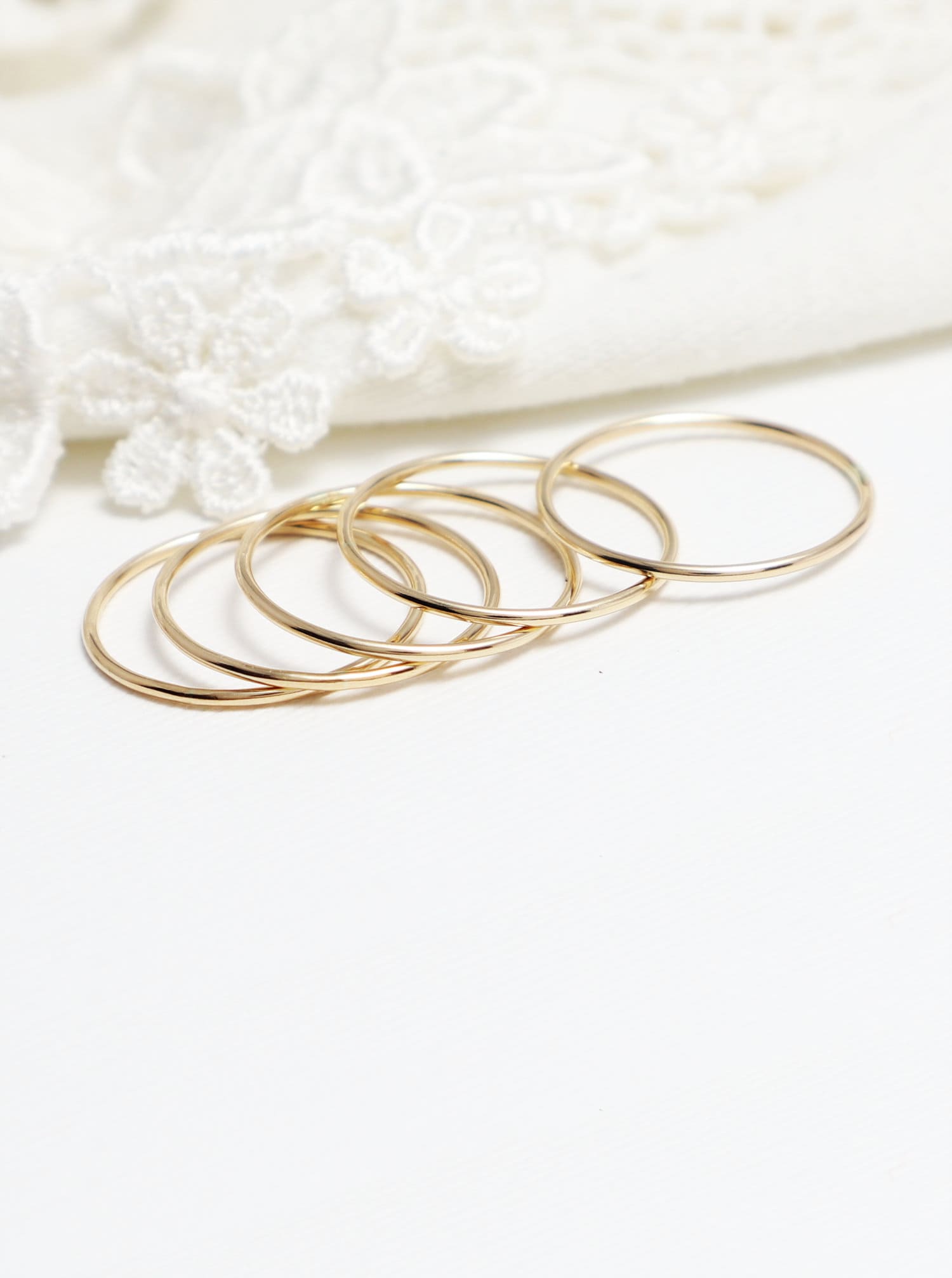 Super Dünner Goldring 5Er Set, Goldringe Für Frauen, Zierlicher Ring, Daumenring, Filigraner Schlichter Stapelring 14K Gold Filled | Grace Ringe von IrresistiblyMinimal