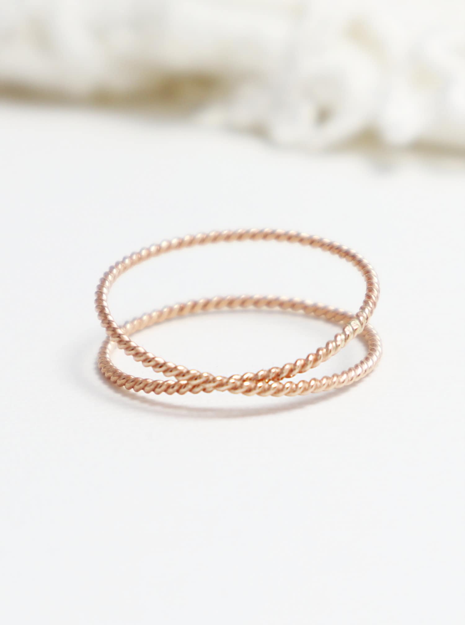 Zierlicher Rosegold Twist X Ring, Criss Cross Ringe Für Frauen, Unendlichkeit Versprechen Doppelringe, 14K Minimalist Daumen Ring | Lovex von IrresistiblyMinimal