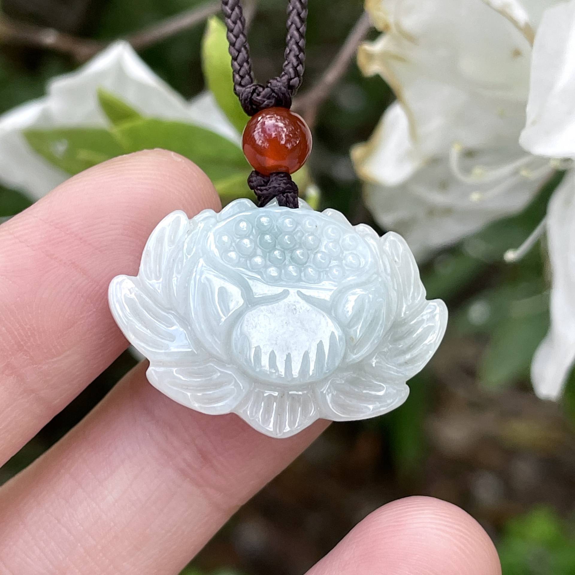 Echte Weiße Jade Blumen Halskette, Floral Lotus Anhänger, Handgefertigte Glücksschnitzen Jadeit Charm, Einzigartiger Schutz Segen Geschenk Frauen von JadeousJade