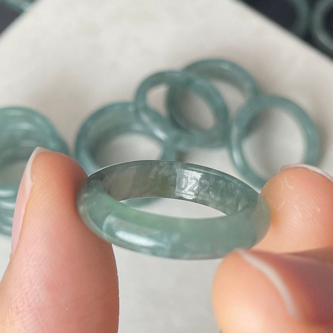 Feine Qualität Grüne Jade Ring Eingraviert Peraonalized Named, Eisige Jadeit Stapelband, Männer Frauen Us-Größe 3 4 5 6 7 8 Typ A Unbehandelt von JadeousJade