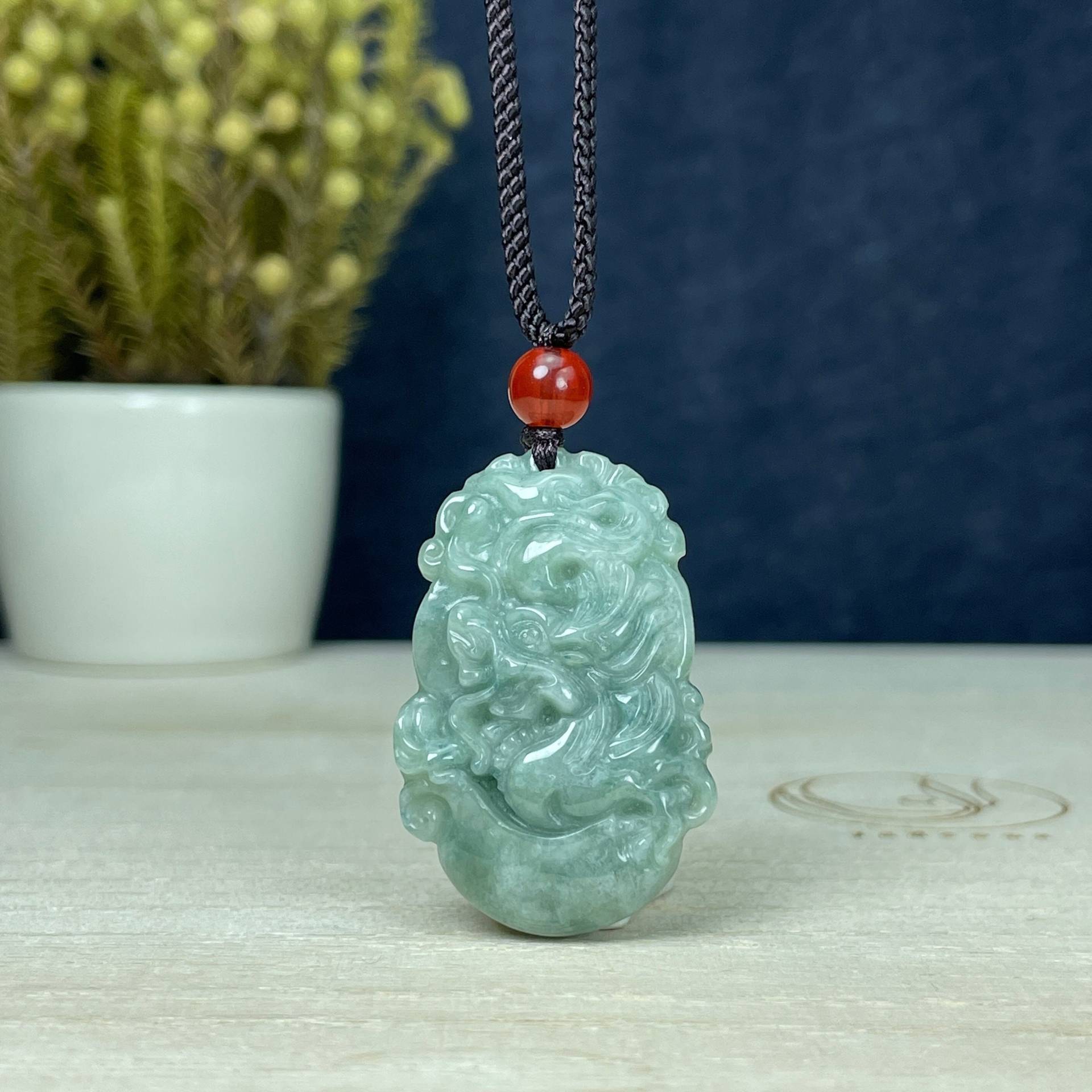 Jade Drache Halskette, Jahr Des Drachen 2024 Anhänger Charm, Kleine Schnitzen Statue Personalisierte Graviert, Jadeit Schmuck Geschenk Männer Frauen von JadeousJade