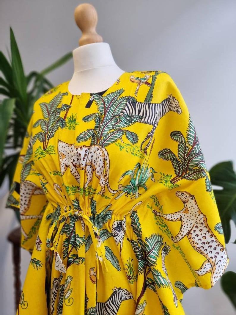 Safari Dschungel Print Baumwolle Kaftan Bademantel Neues Design Schlafkleidung Brautjungfern Geschenke, Frauen Tragen Haus Robe Kleid von Jaipurvintagestore