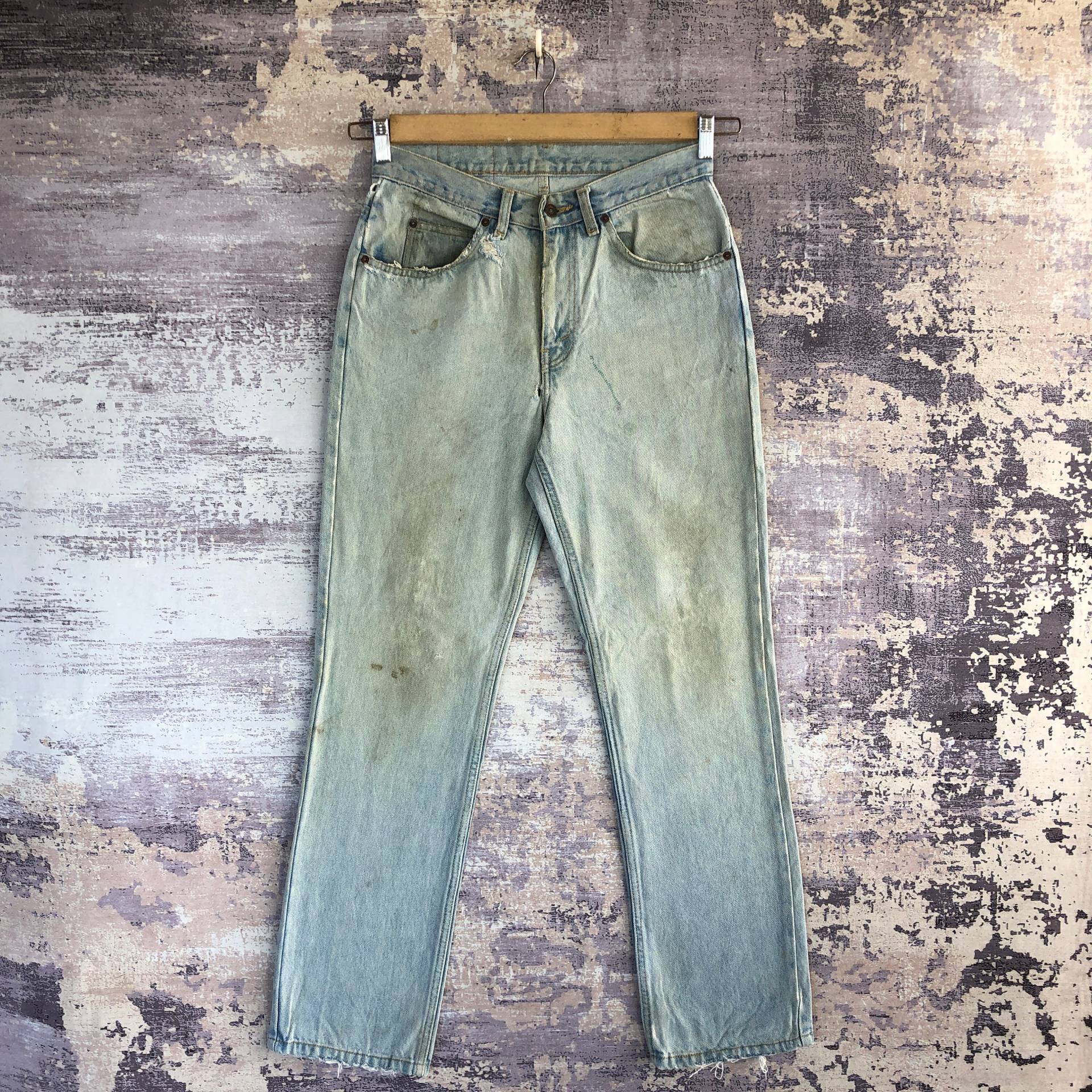 W29 Vintage Dirty Levi's Light Wash Jeans 90Er Jahre Sunfaded Frauen High Rise Hose Levis Orange Tab Denim Mom Größe 29x31 von JapaneseOnTheGo