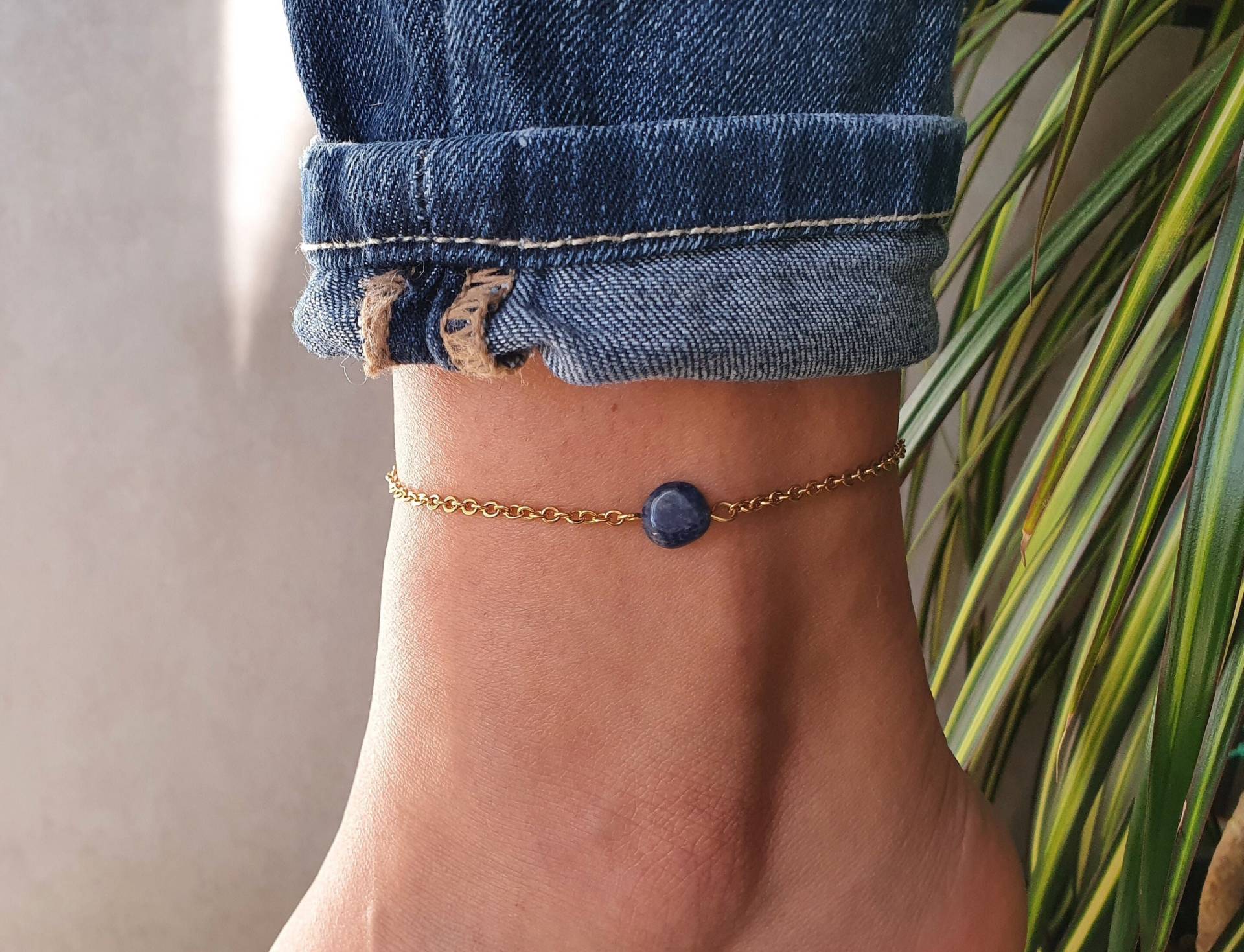 Sodalith Fußkettchen, Gold Silber Blau Ankle Armband, November Birthstone, Kristall Edelstein Geburtstag von JewelleryNM