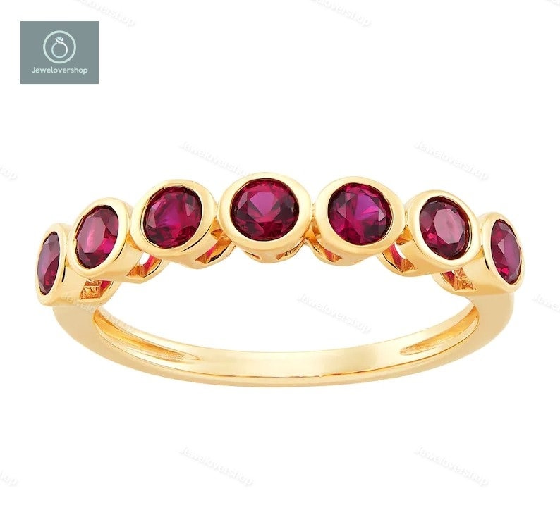 Rubin Ehering, Roter Edelstein Ring, Stapelring, Halbe Ewigkeit Band, 14K Gold Geburtsstein Ring Für Frauen, Geschenk Frauen von Jewelovershop