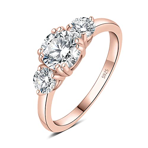 JewelryPalace Drei Stein Rundschliff 1.4ct Moissanite Ring Damen, Verlobungsringe Silber 925 für Frauen, Hochzeitsring Damenring Simulierter Diamant Promise Ring, Mädchen Schmuck mit Stein Rosegold 51 von JewelryPalace