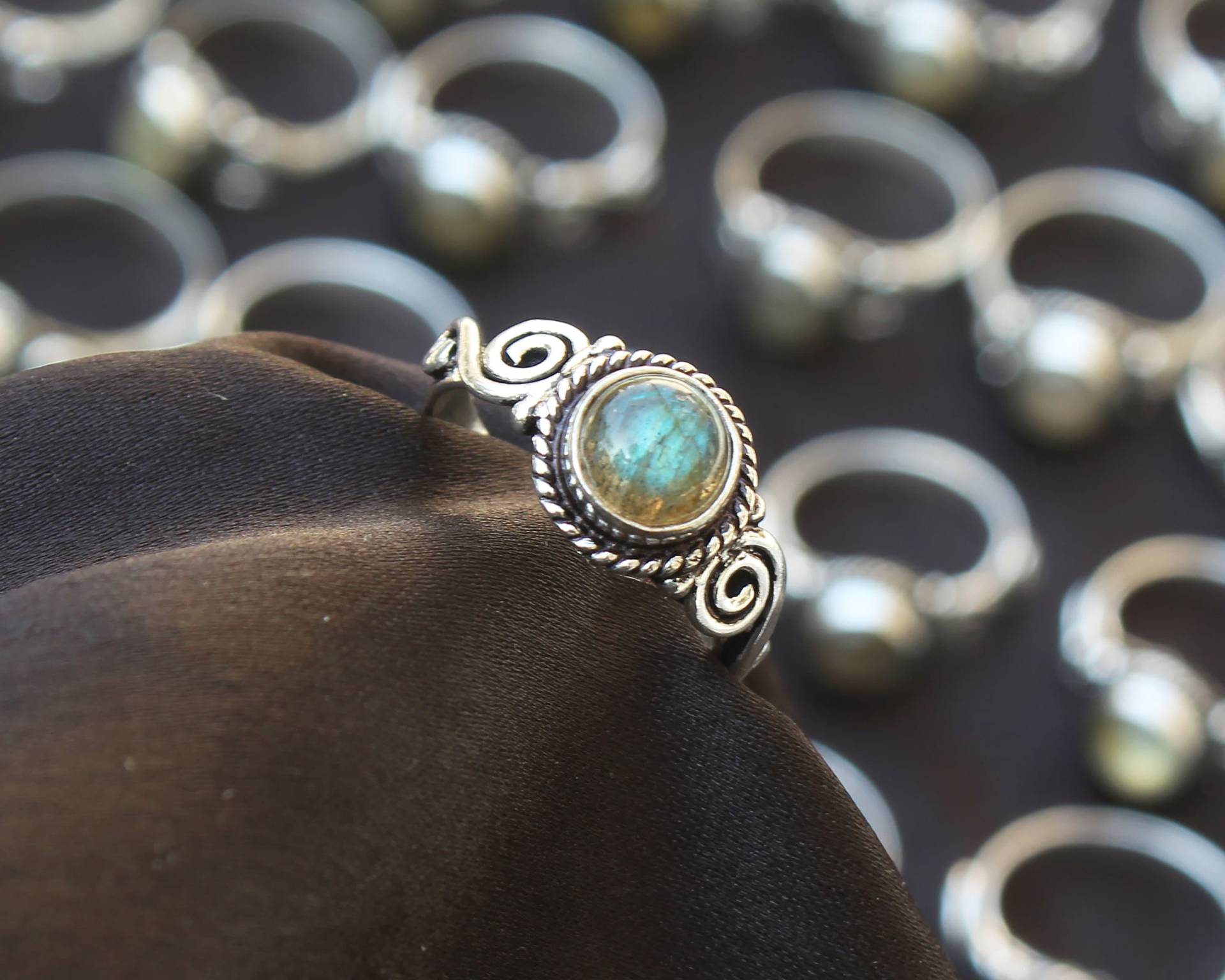 Labradorit Kristall Ring, Handgemachter Boho Silber Overlay Ringe, Hippie Frauen Ring von JewelsHandmadeCo