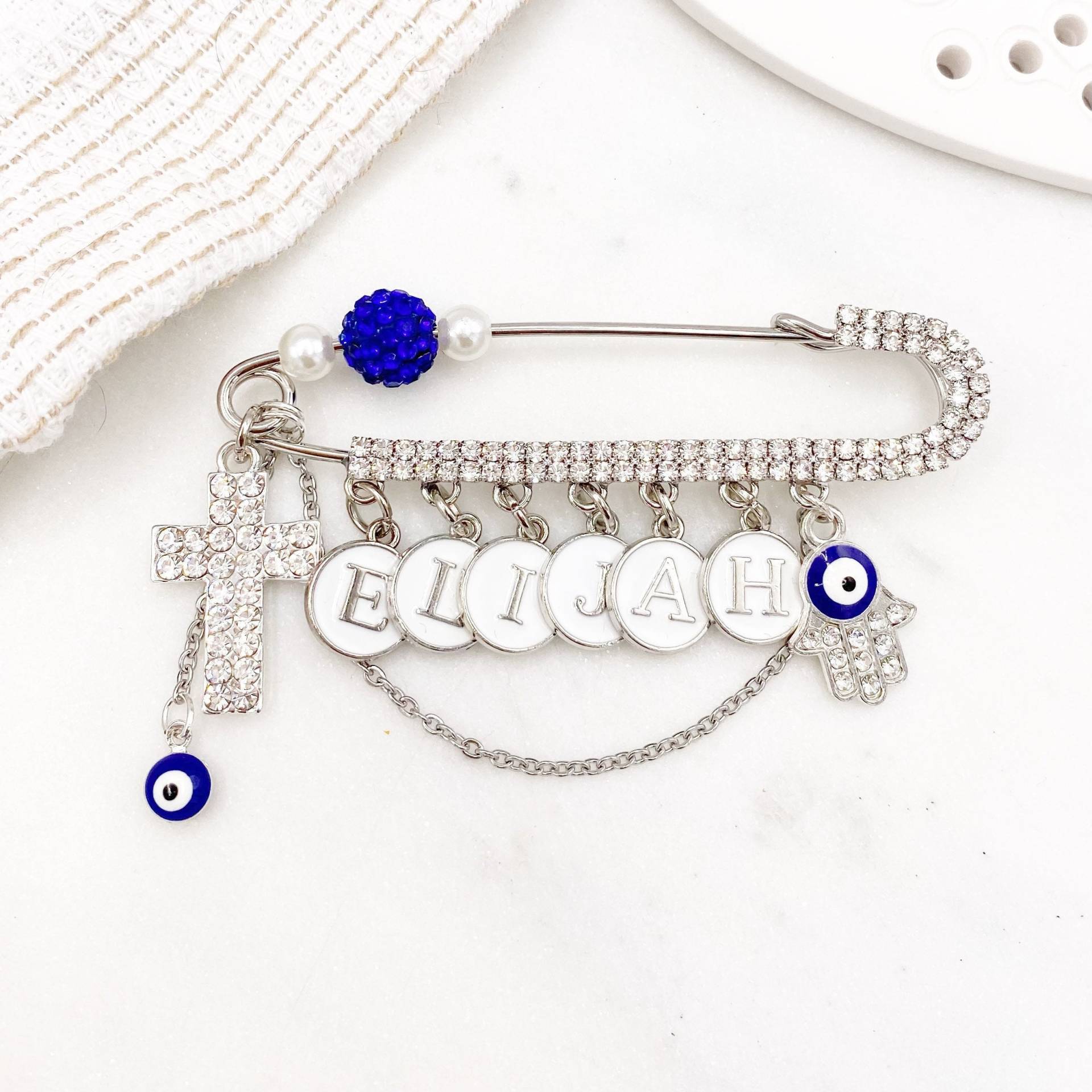 Personalisierte Kreuz Böse Auge Pin, Hamsa Hand Baby Silber Sicherheitsnadel, Brosche, Kinderwagen Taufe, Babyparty, Christian, Schutz von JustForBubba