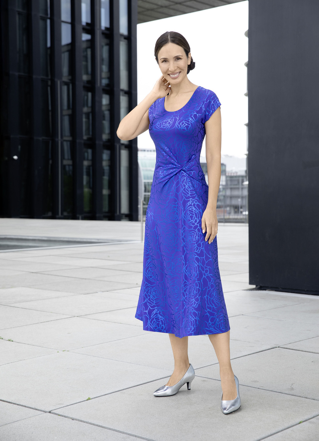 Kleid mit raffinierter Knotenoptik, Lila-Royalblau, Größe 42 von KLAUS MODELLE