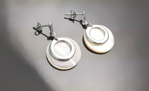 White Round Earrings, Sterling Silver, Genuine Mother of Pearl Shell Flat Discs, Modern Dangle Geometric Earrings, Minimalist Women Jewelry (Make your choice :: SET + CHAIN 45 cm, Gift-Wrapping: Free) von KRAMIKE