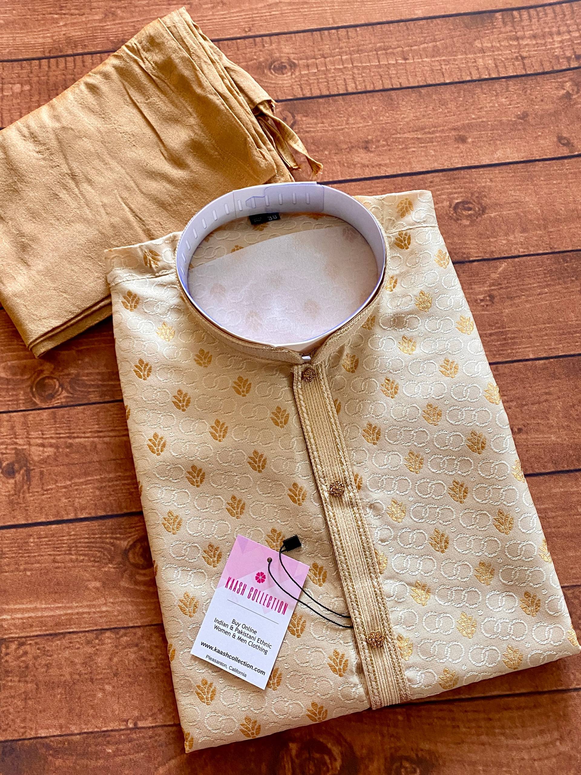 Größe 36 | Creme Gold Männer Kurta Pyjama Set Mit Webarbeit Weiche Seide Designer Ethno Wear Geschenk Für Ihn Kaash Kollektion von KaashCollection