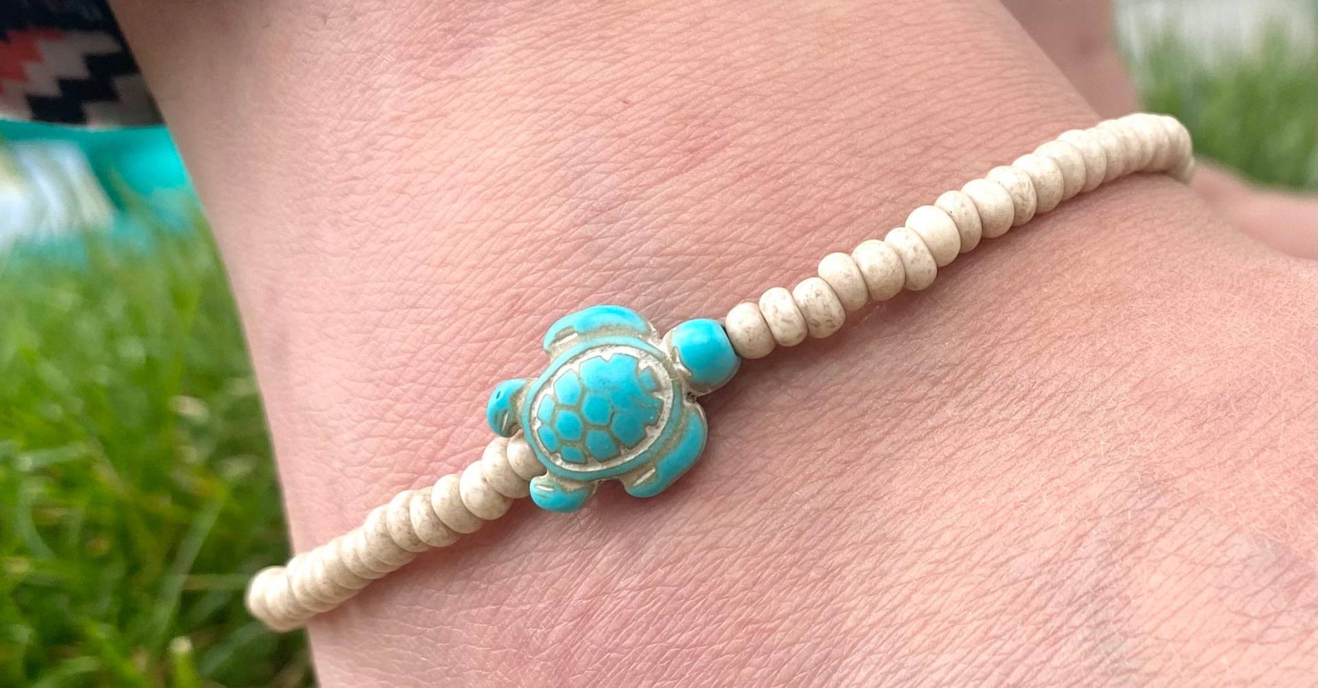 Meeresschildkröte Fußkettchen, Schildkröte Armband, Türkis Perle Sommer Schmuck, Blumen Perle, Geschenkidee, Dehnbar Oder Nicht Dehnbar, Strandmode von KristinsKraftStudio