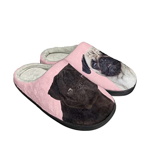 Kuiaobaty Niedliche Tiere Fuzzy Slipper Herren Damen Warme Home Slide Schuhe, Bohemia Blumen, Schädel Slip on Hausschuhe Winter Gartenschuhe, Mops, 42/42.5 EU von Kuiaobaty