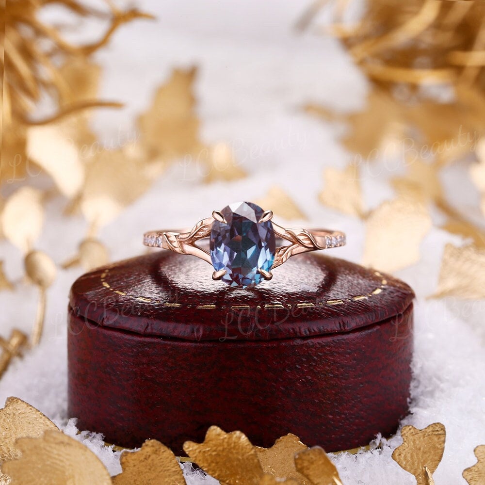 Einzigartiger Ovaler Alexandrit-Blatt-Verlobungsring Art Deco Damen Roségold Ehering Natur Inspirierter Blatt-Design-Ring Jubiläumsgeschenk Für Sie von LCCjewelry