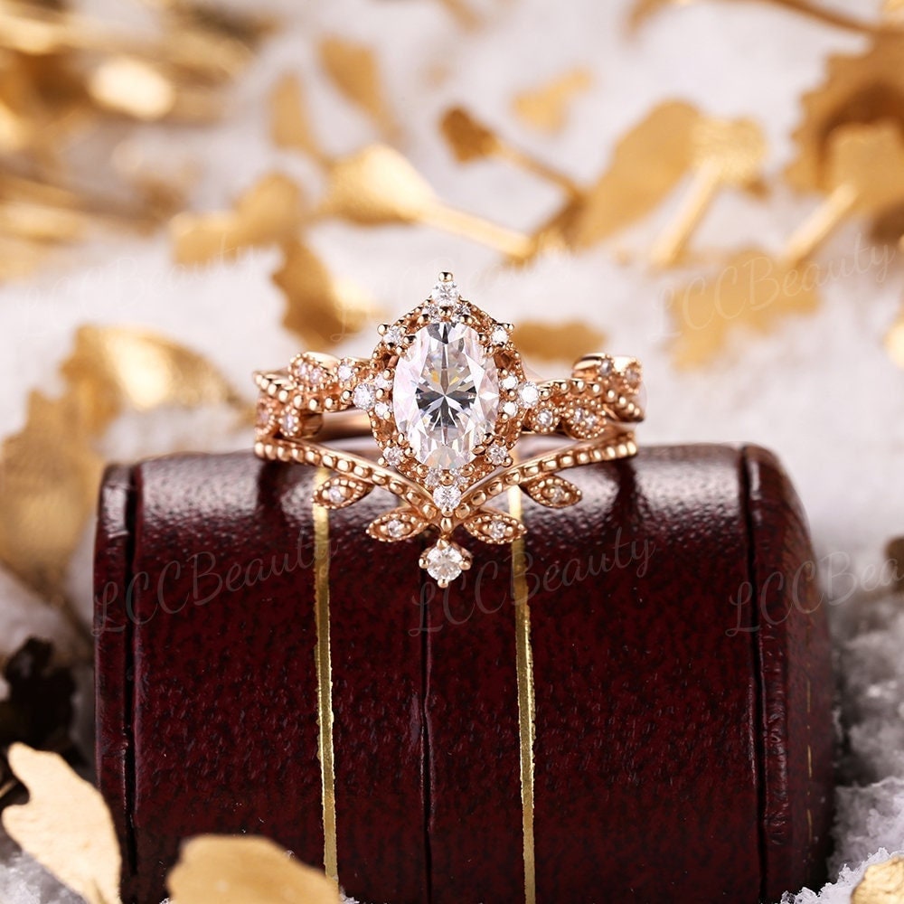 Vintage Moissanite Verlobungsring Set Rose Gold Blatt Ring Art Deco Diamant Cluster Hochzeit Band Frauen Braut Geschenk Für Sie von LCCjewelry