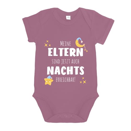 LIEBTASTISCH - Meine Eltern sind jetzt auch Nachts erreichbar! - Baby body kurzarm - Strampler - mit Druckknöpfen - Jungen & Mädchen - 100% Bio Baumwolle (Pink, 3-6 Monate) von LIEBTASTISCH