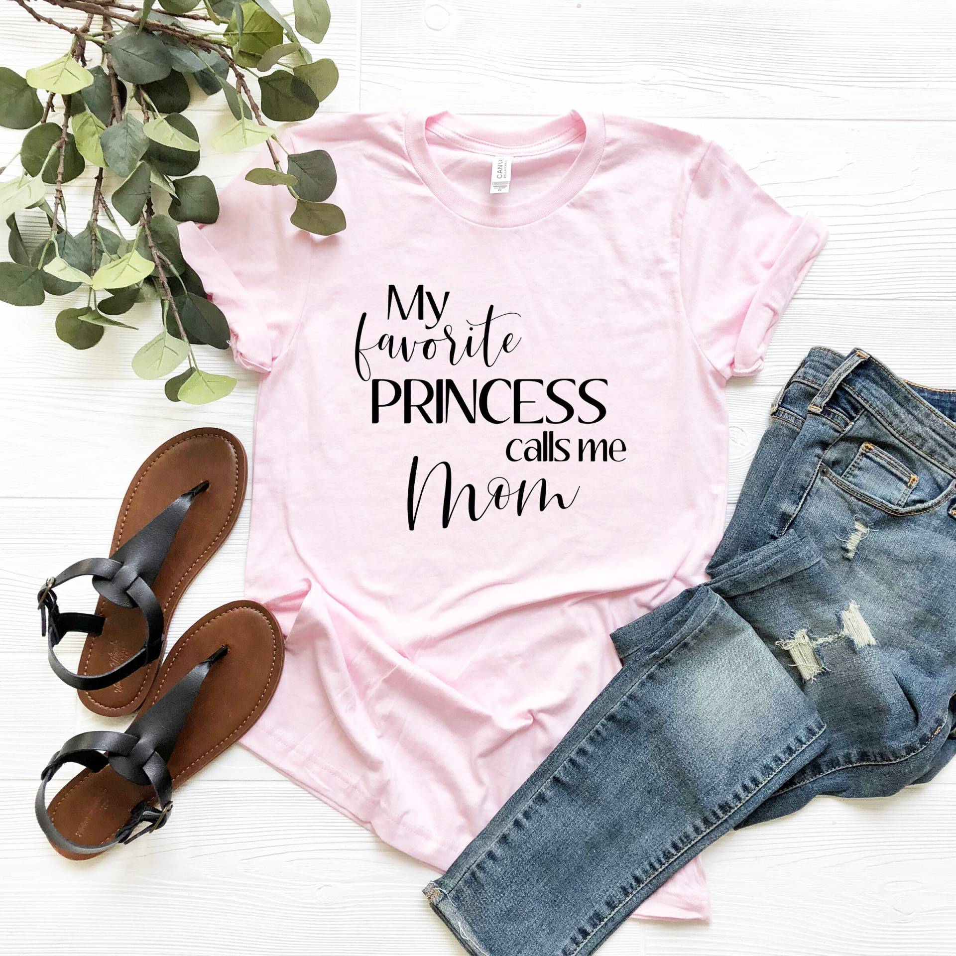 My Favorite Princess Calls Me Mom Shirt Mama Der Prinzessin Von Mädchen T-Shirt Muttertag Geschenke von LavenderBluesMarket