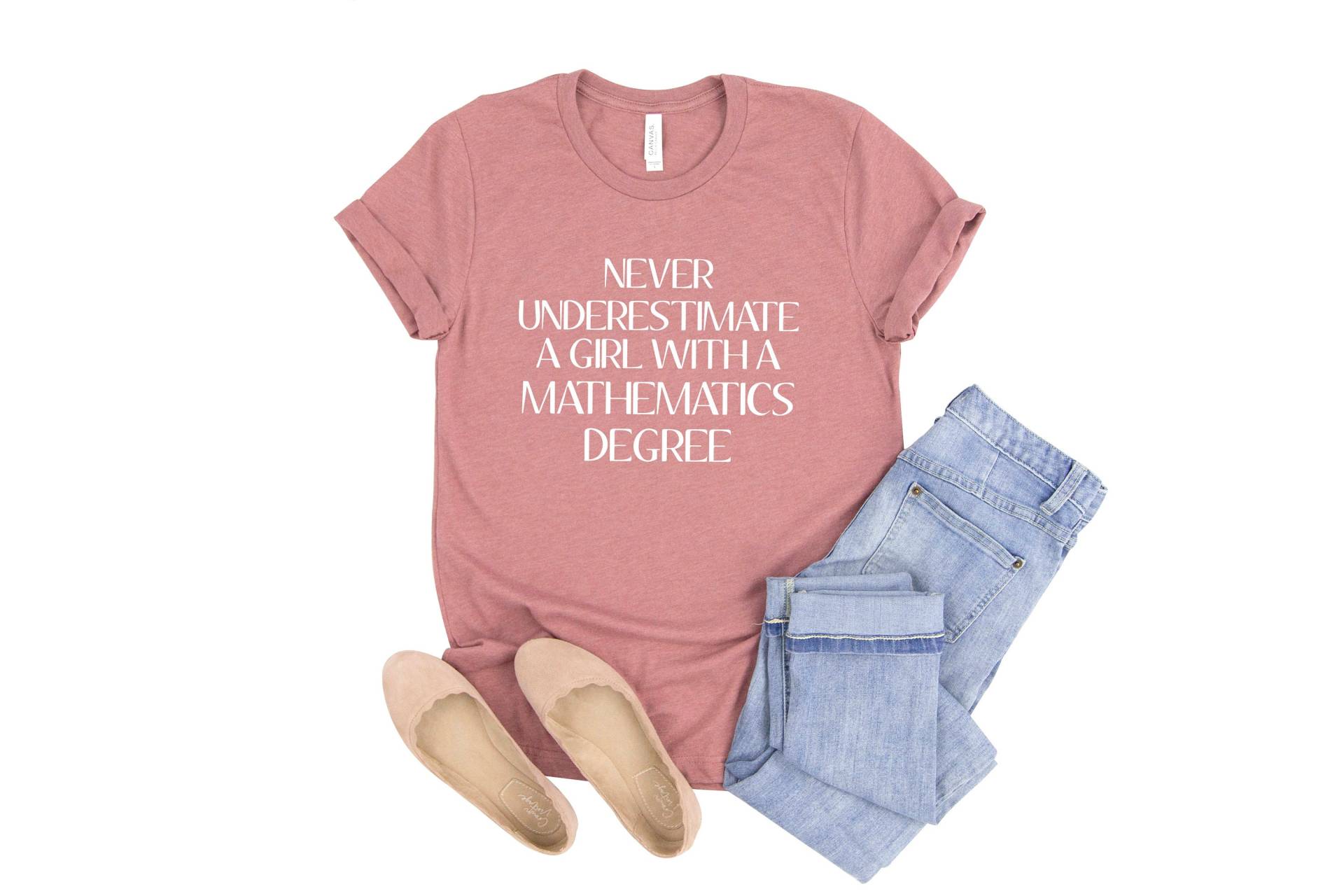 Never Underestimate A Girl With Mathematics Degree Shirt Geschenk Für Mathe Major College Mädchen Student Gift von LavenderBluesMarket