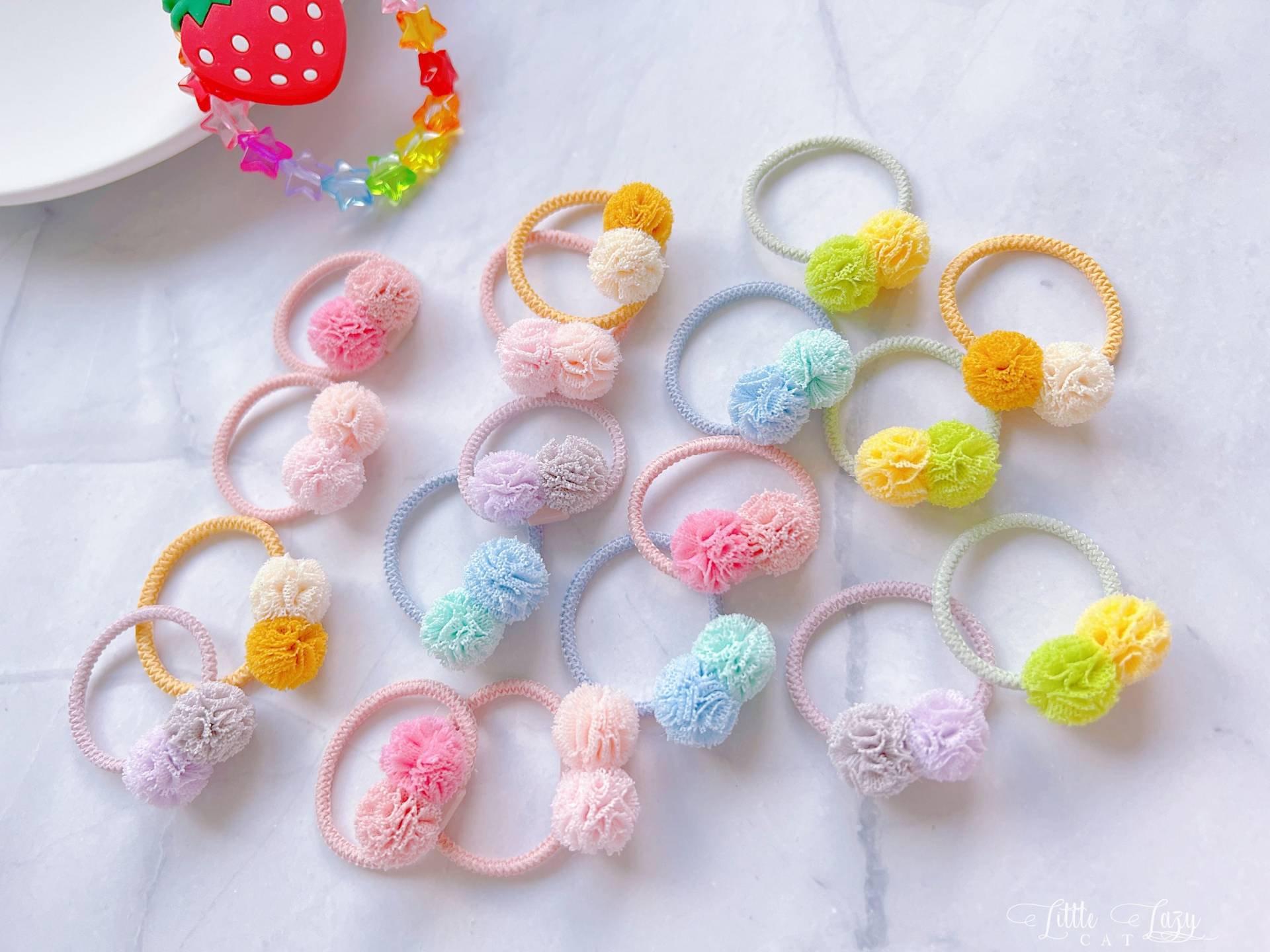 Pom-Pom-Haargummis Für Babys, Kinder, Mädchen, Kleinkinder, Bunte Haargummis Den Abschlussball, Bommeln, Haargummis, Flauschige Bommeln Im Haar von LittleLazyCat