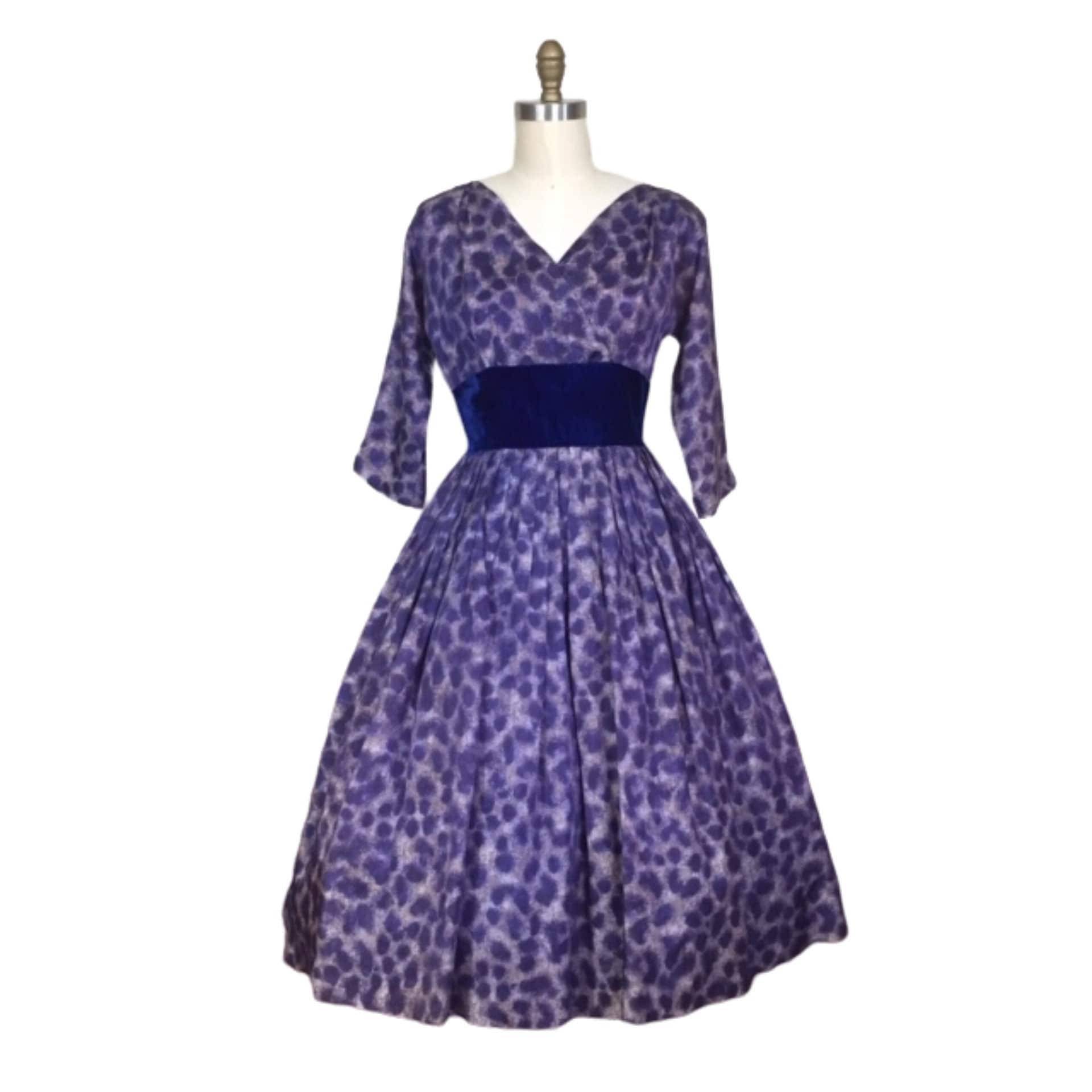 50Er Jahre Partykleid | Vintage Lila Leopard Print Blaues Samt Gepard Kleid Mittel Große von LoQueFueBoutiqueShop