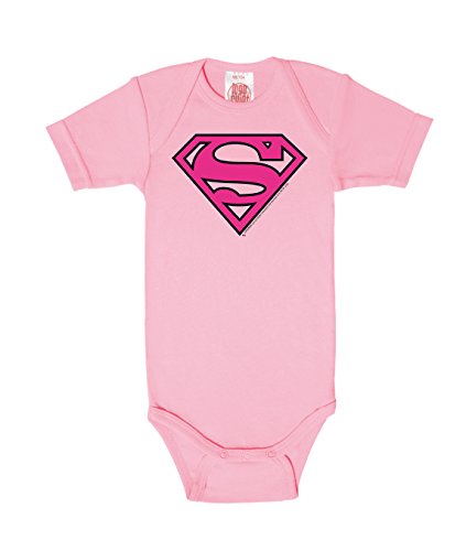 Logoshirt® DC Comics I Superman I Logo Pink I Baby Body Print I Kurzarm I Kleinkind I Mädchen I 100% Baumwolle I pink I Lizenziertes Originaldesign I Größe 86/92 von Logoshirt