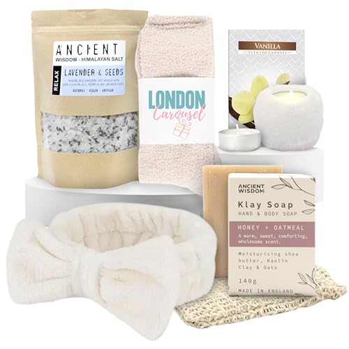 Verwöhnset für Mädchen mit weißen Kuschelsocken, Spa-Stirnband, Kerzenhalter, Duft-Teelichter, Kerze x6, vegane Hand- & Körperseife mit wiederverwendbarem Seifenbeutel Verwöhnset für Mädchen mit weißen Kuschelsocken, Spa-Stirnband, Kerzenhalter, Duft-Teelichter, Kerze x6, vegane Hand- & Körperseife mit wiederverwendbarem Seifenbeutel von London Carousel