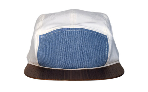 Lou-i Jeans-Cap mit edlem Holzschild - Made in Germany - Denim Snapback von Lou-i