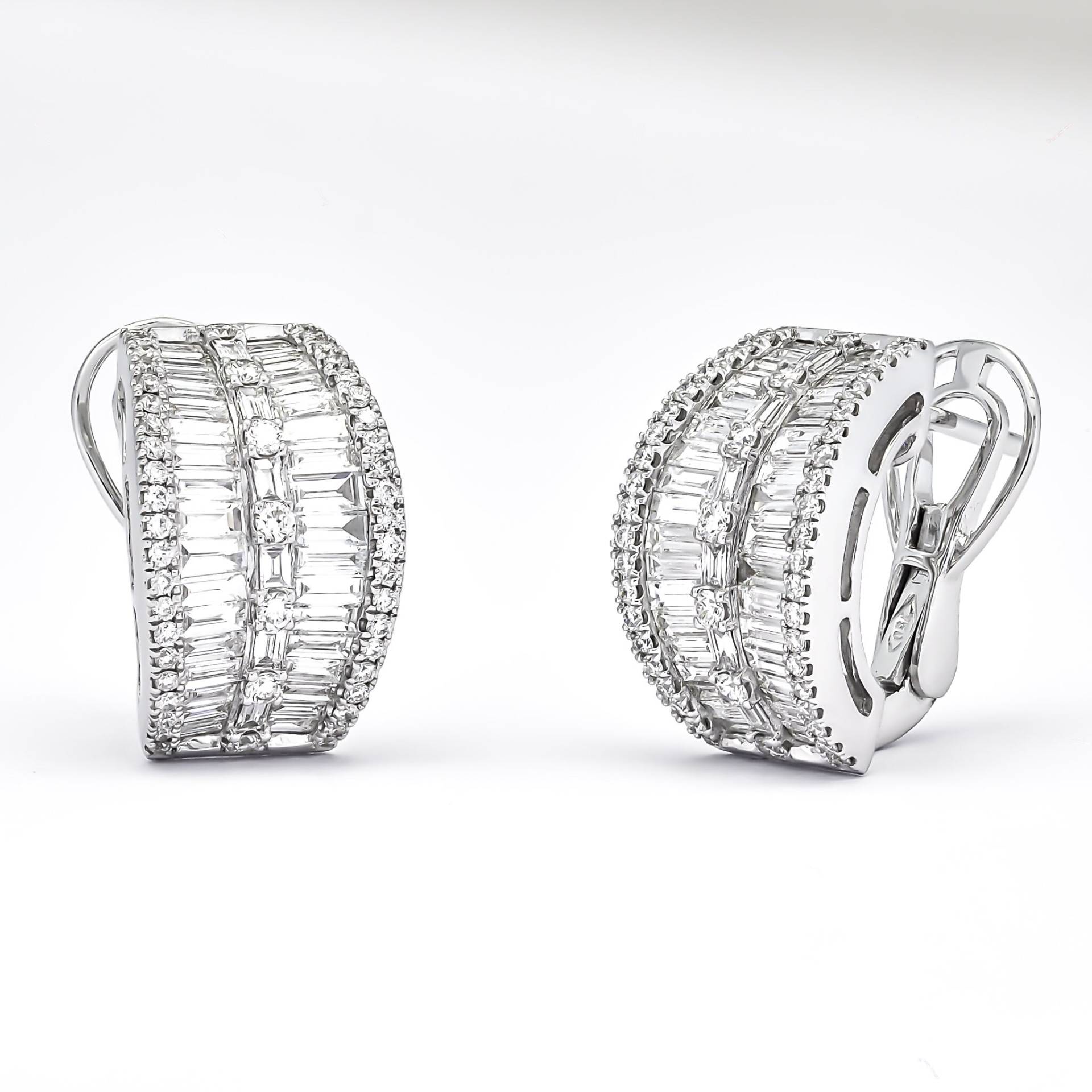 Natürliche Diamant Creolen, 18Kt Gold Luxus Hoop Huggies Ohrringe, Exklusive Designer Weißgold Creolen von LuceeDiamonds