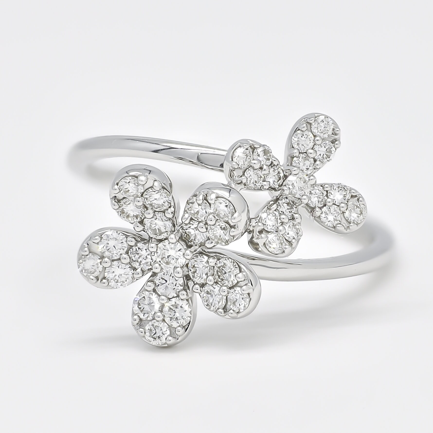 Natürlicher Diamantring, Runder Diamantring Aus 18-Karätigem Weißgold, Blumen-statement-Ring, Floraler von LuceeDiamonds