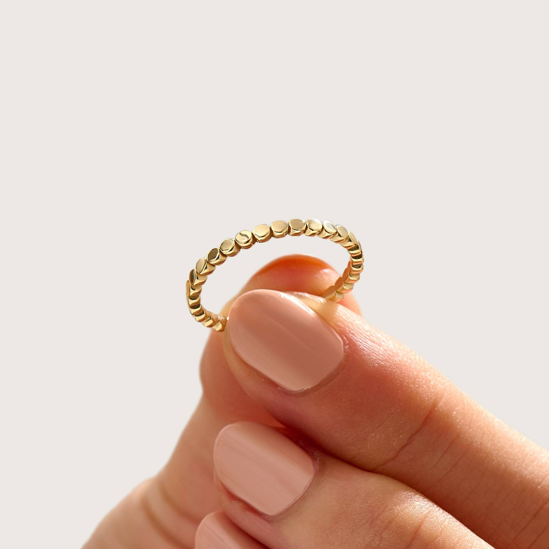 Flacher Perlenring, Massiver Gold-Kugel-stapelring, Kleine Gepunktete Eternity-Ringe Aus 14 Karat Gold Für Frauen, Zierlicher Alltagsring von LucysFineJewelry