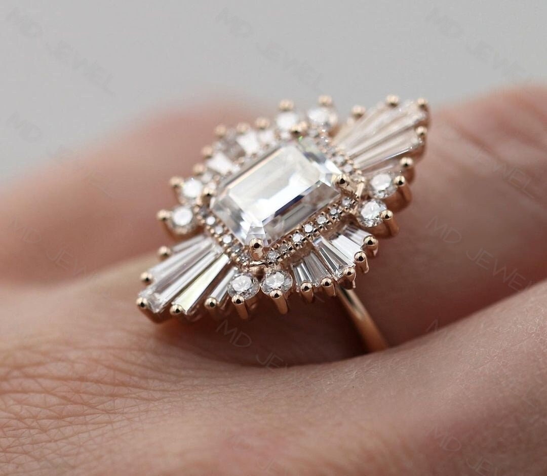 Sunburst Halo Smaragdschliff Moissanite Diamant Ehering Für Sie, 14K Rose Gold Ring, Jubiläumsgeschenk, Verlobungsring Starburst Ring von MDJEWEL