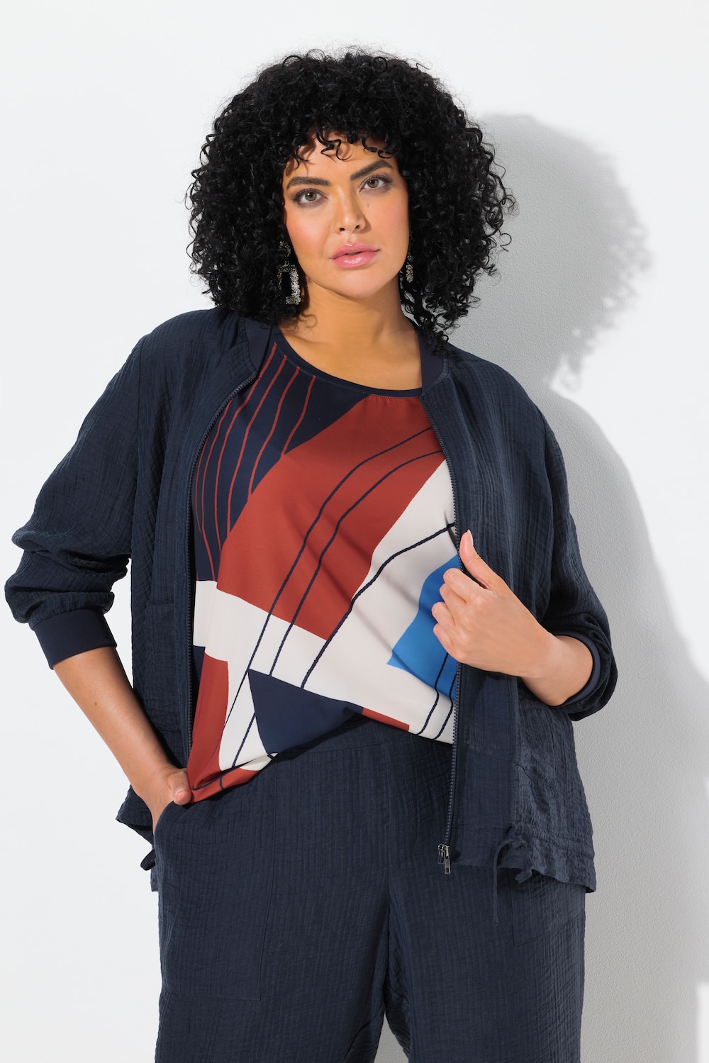Große Größen Blouson, Damen, blau, Größe: 54/56, Baumwolle/Viskose/Synthetische Fasern, Ulla Popken Große Größen Blouson, Damen, blau, Größe: 54/56, Baumwolle/Viskose/Synthetische Fasern, Ulla Popken von MODERN VIEW