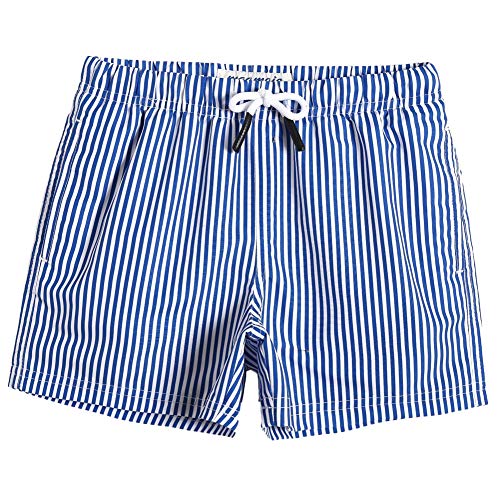 MaaMgic Kleine Jungen Badeshorts Schnelltrocknend Boardshorts mit Mesh-Futter Taschen und Verstellbarem Tunnelzug MEHRWEG, Blau Gestreift, 8 Jahre von MaaMgic