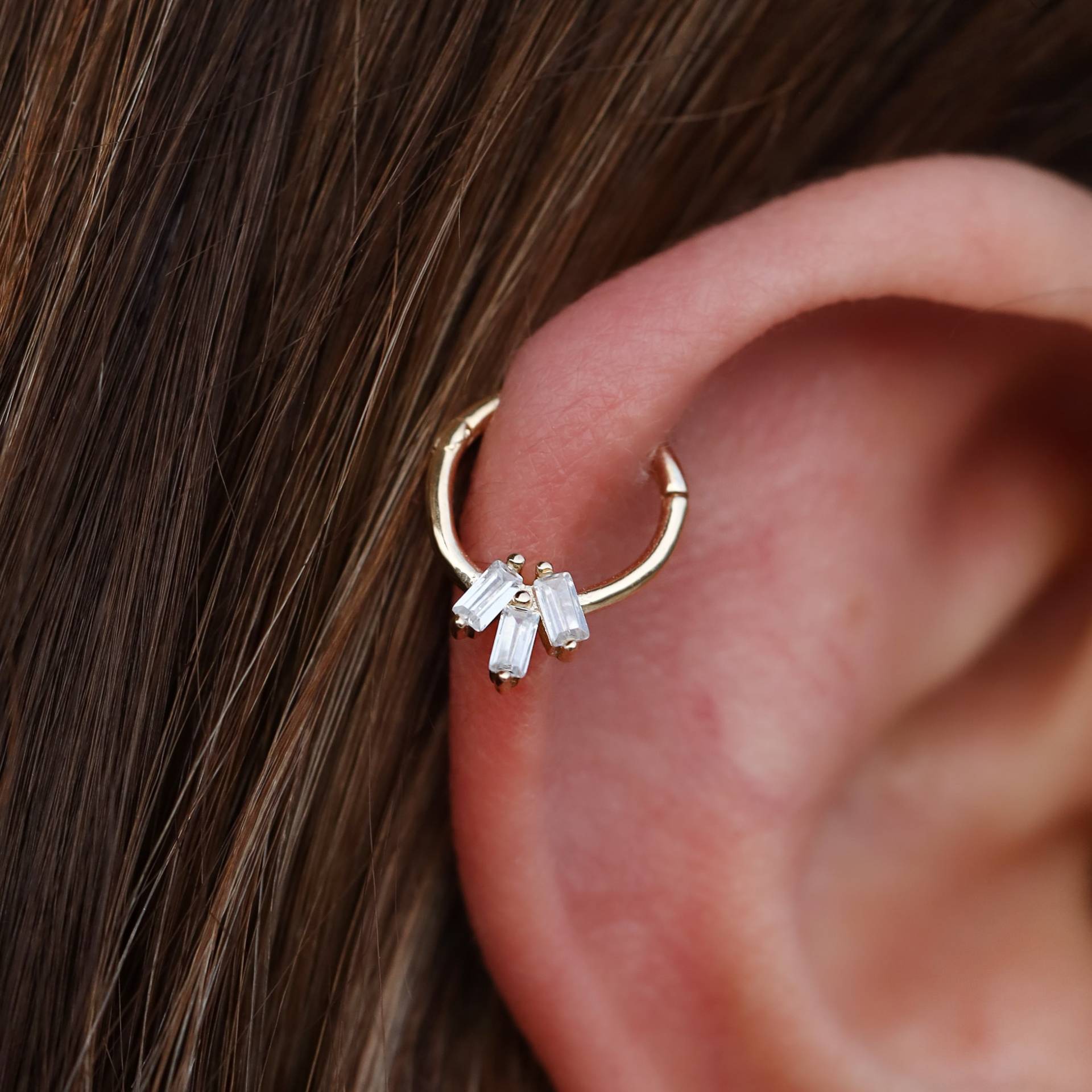 14K Solid Gold Scharnier Hoop Ohrring, Baguette Ohrringe, Nasenring, Nase Piercing, Daith Knorpel von Maresuijewelry