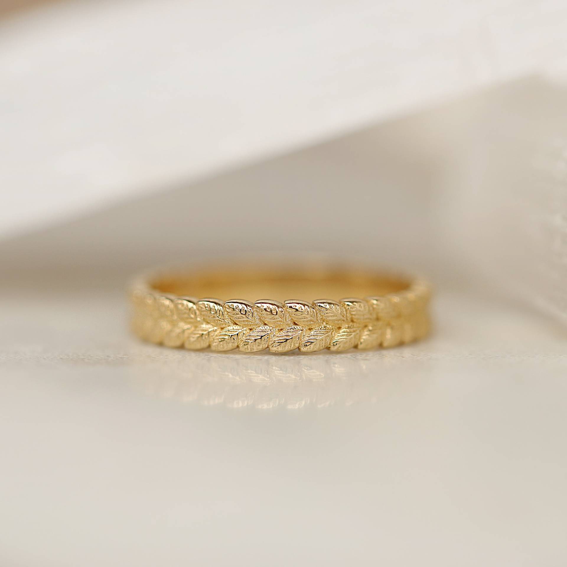 Niue Ring, 14K Solid Gold Zierliche Einfache Stapelring, Zarte Geschenk Für Sie, Versprechen Echte Sie von Maresuijewelry