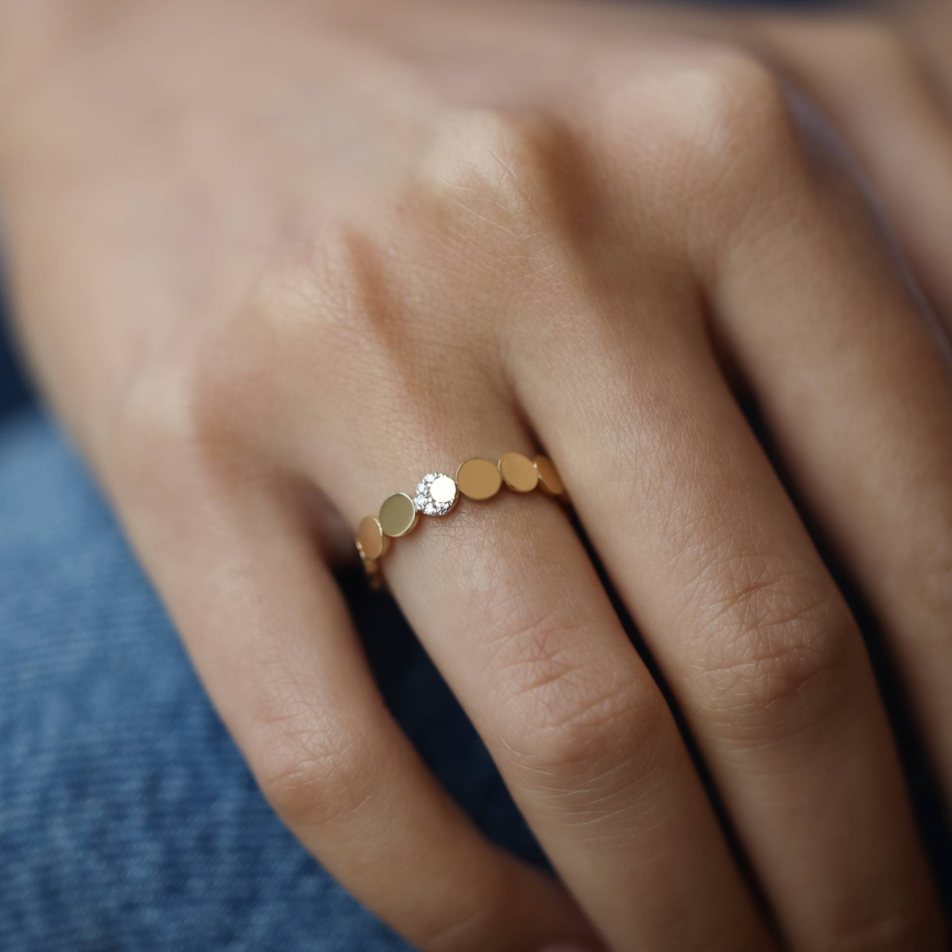 Perissa Ring, 14K Solid Gold, Zierliche Einfache Stapelring, Versprechen Minimal Schmuck, Dünn Gold Geschenk Für Sie von Maresuijewelry