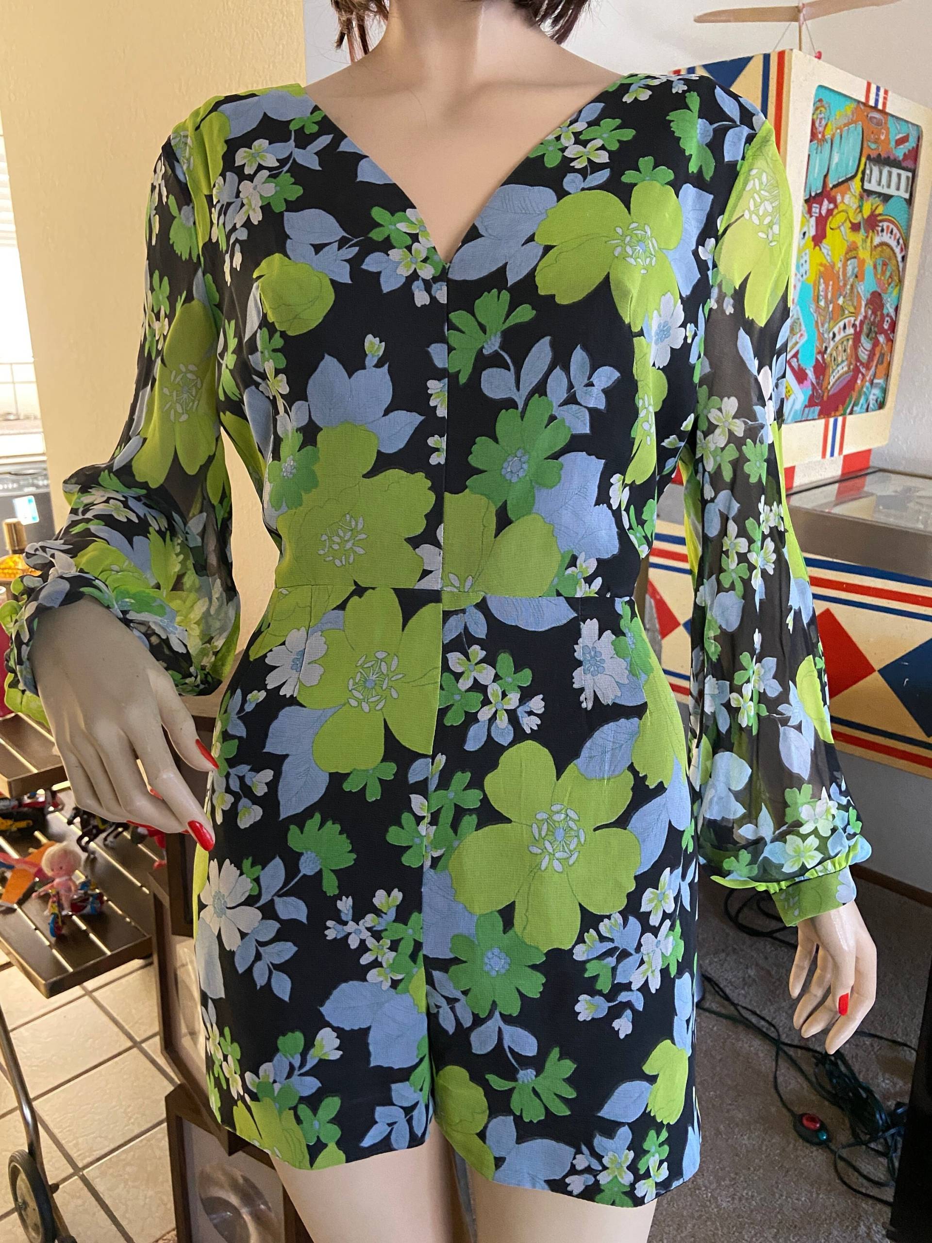 Vintage Flower Power Hot Pants Jumpsuit Strampler Schiere Ärmeln Missy House Vintage Flower Power Hot Pants Jumpsuit Strampler Schiere Ärmeln Missy House von MartiniRockinVintage
