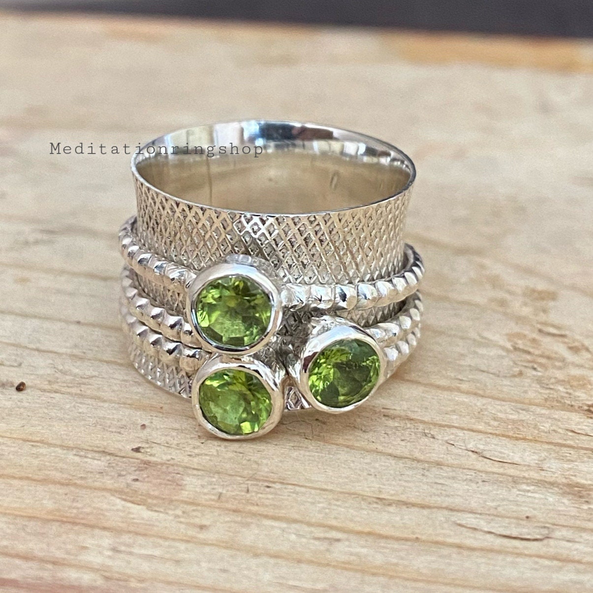 Natural Peridot Spinner Band Ring, 925 Sterling Silver Boho Designer Gemstone Jewelry, Christmas Surprise Natural Peridot Spinner Band Ring, 925 Sterling Silver Boho Designer Gemstone Jewelry, Christmas Surprise von Silverjewellery30