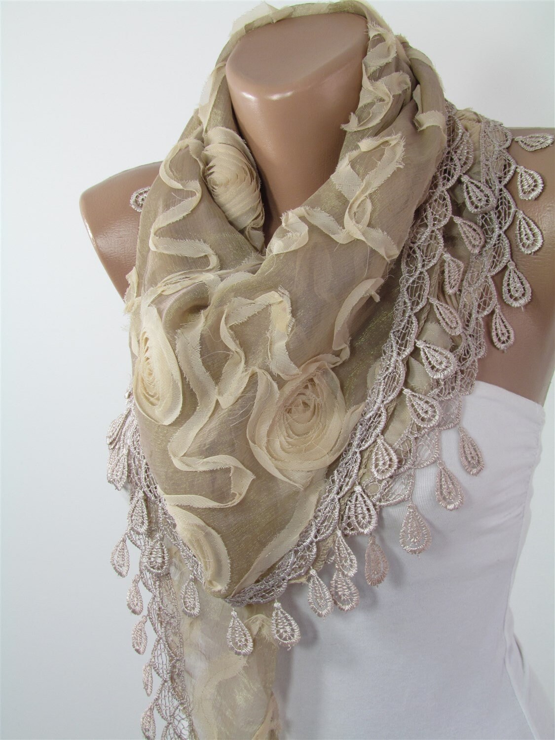 Beige Spitze Schal Cowl Weihnachtsgeschenk Für Sie Hochzeit Einzigartiges Geschenk Frauen Muttertagsgeschenk Mama von MelScarf