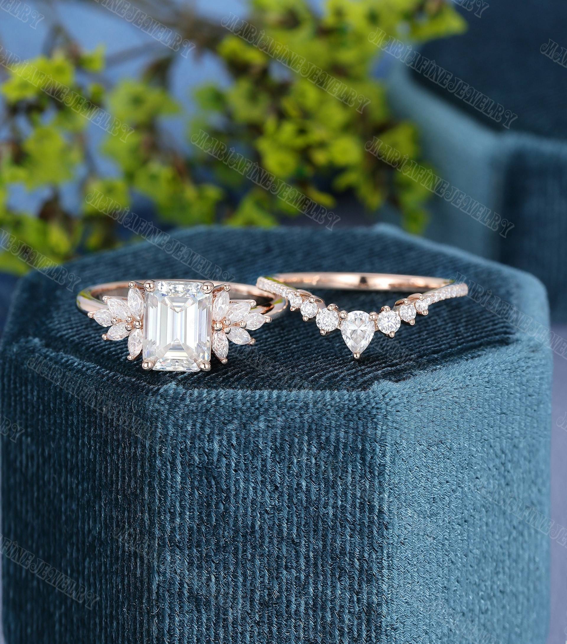 Einzigartiger Smaragdschliff Moissanit Verlobungsring Set Cluster Roségold Vintage Geschwungener Diamant Braut Jahrestag Geschenk von MeleJewelryUS