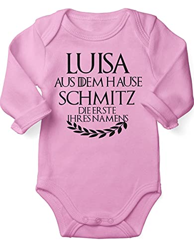 miKalino Babybody mit Spruch für Jungen Mädchen Unisex Langarm Individueller Name 'aus dem Hause ... | handbedruckt in Deutschland | Handmade with love, Farbe:rosa, Grösse:56 von miKalino