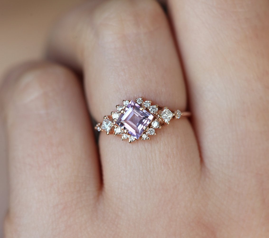 Amethyst Verlobungsring, Diamant Sterngaze Ring, Leichter Lavendel Cluster, Quadratisch Geschliffener Edelsteinring von MinimalVS