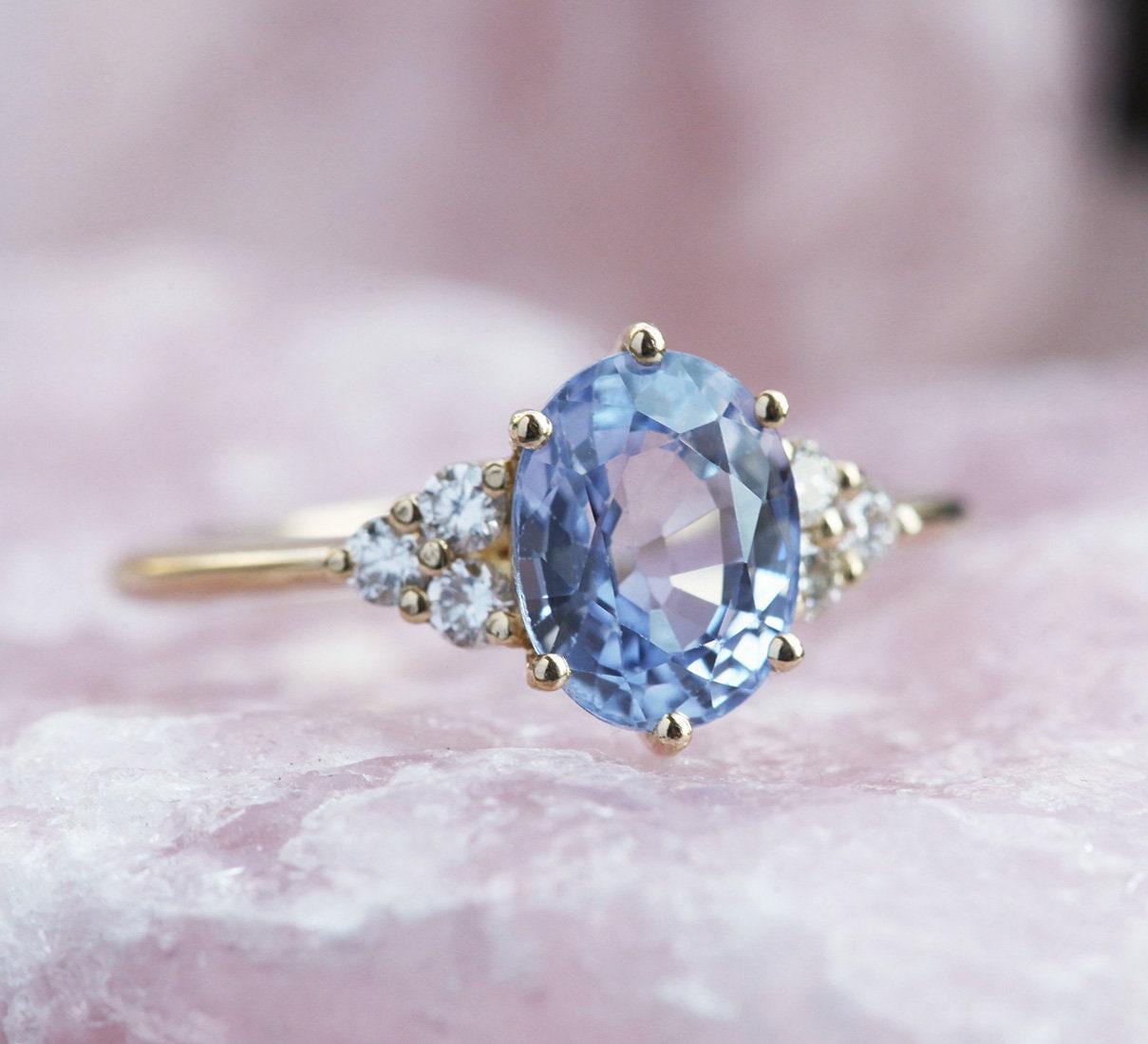 Blauer Saphir Verlobungsring, Minimalvs Blauer Ring, Lavendel 2Ct Ovaler Diamant von MinimalVS