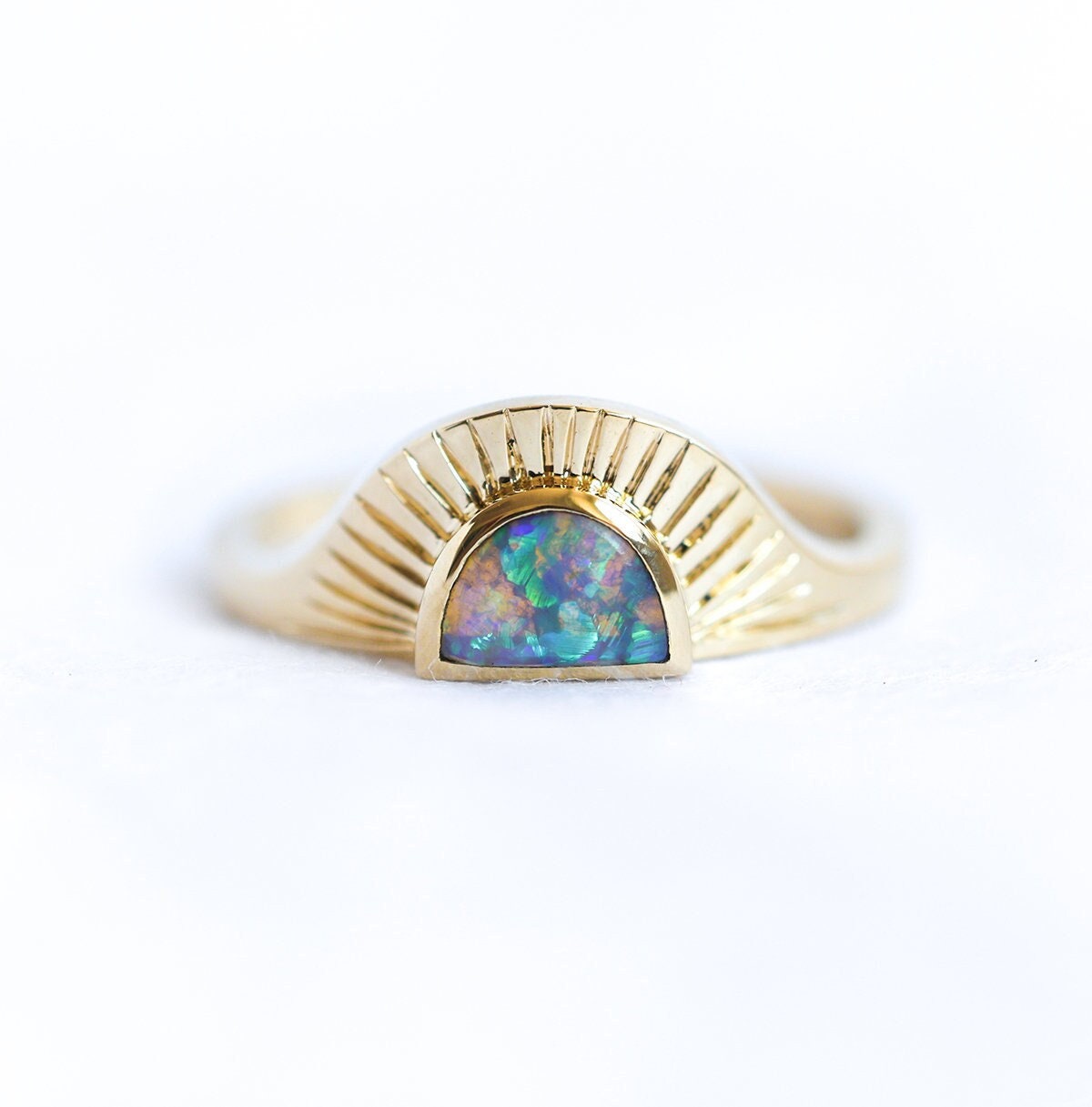 Schwarzer Opal Sonnenuntergang Ring, Halbmond Schwarzer Einzigartiger Verlobungsring von MinimalVS