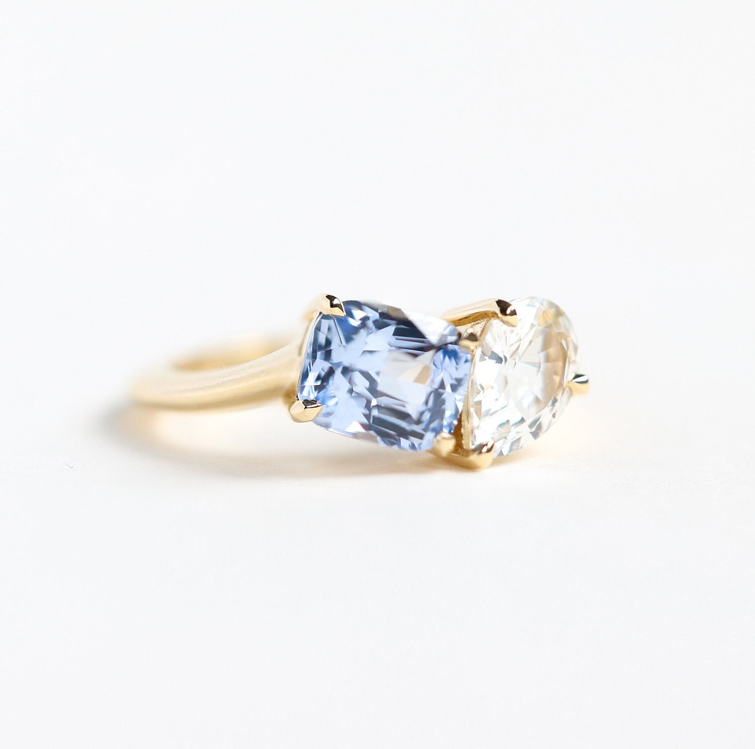 Toi Et Moi Ring, Hellblauer Saphir Ring Cluster von MinimalVS